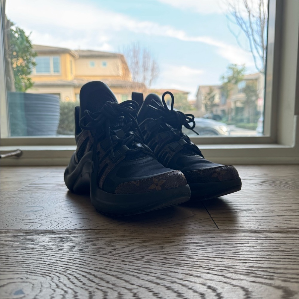 LV Archlight Sneaker size 7 - Picture 2 of 3